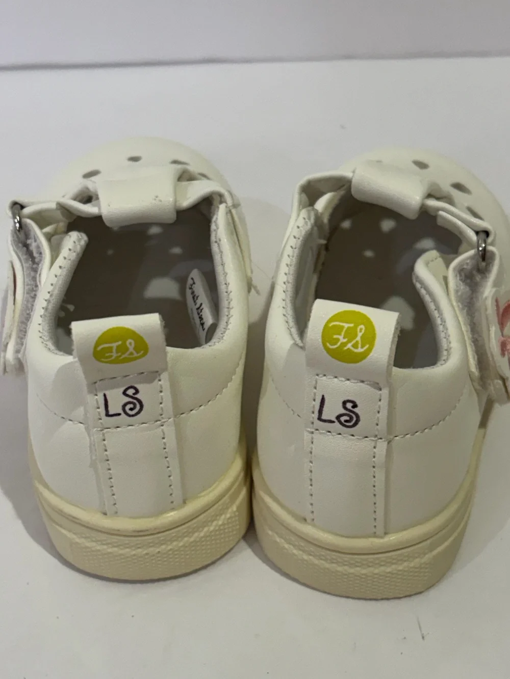 Toddlers White Mary Jane Shoes with Pink Flower Accents 5 EUC